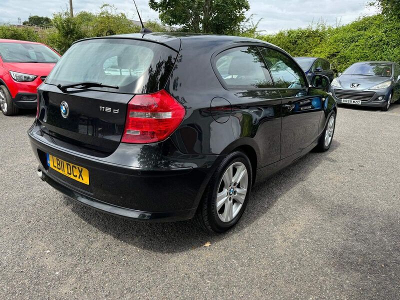 BMW 1 SERIES