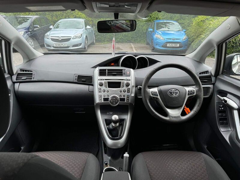 TOYOTA VERSO