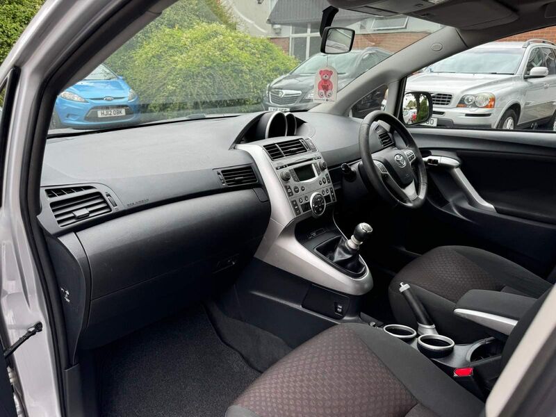 TOYOTA VERSO