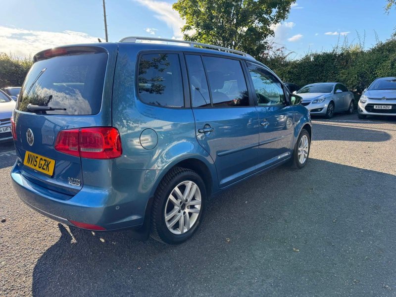 VOLKSWAGEN TOURAN