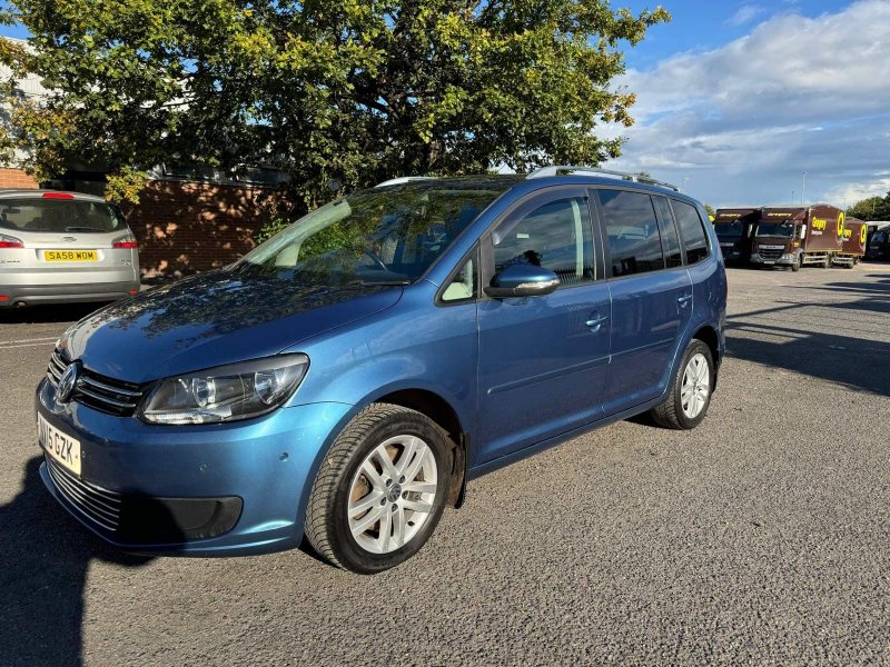 VOLKSWAGEN TOURAN