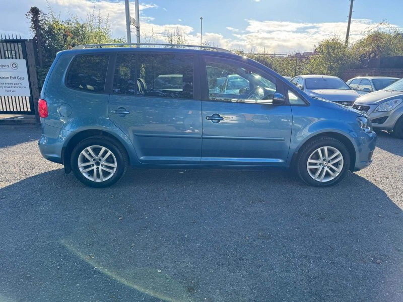 VOLKSWAGEN TOURAN