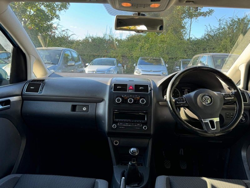 VOLKSWAGEN TOURAN