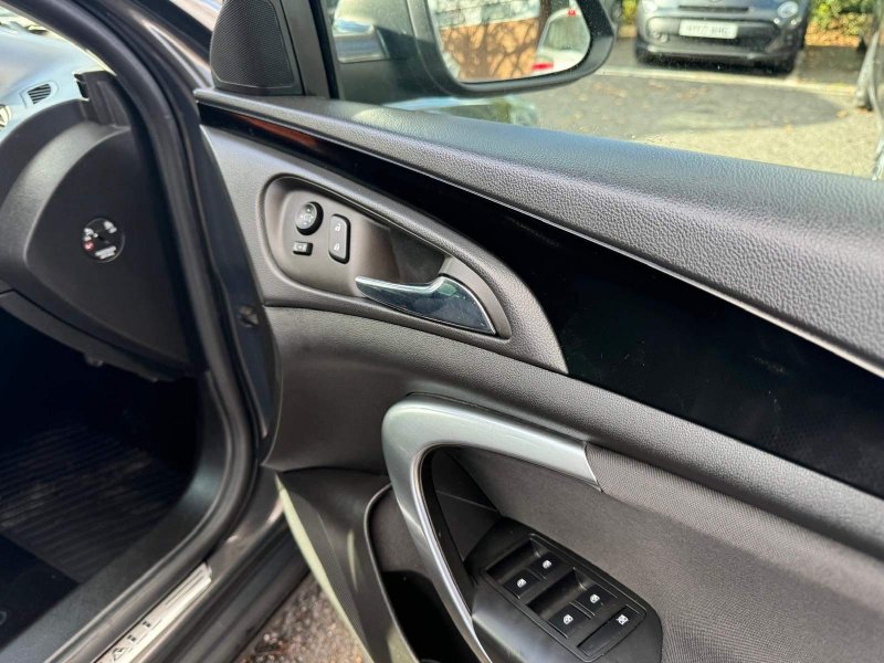 VAUXHALL INSIGNIA