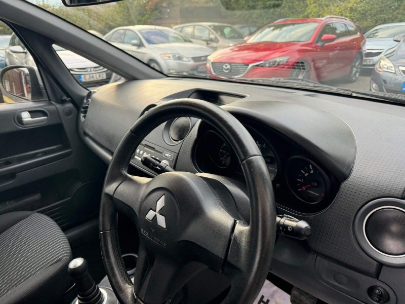 MITSUBISHI COLT