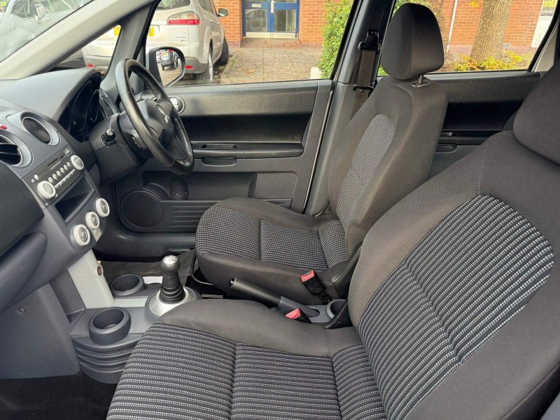 MITSUBISHI COLT