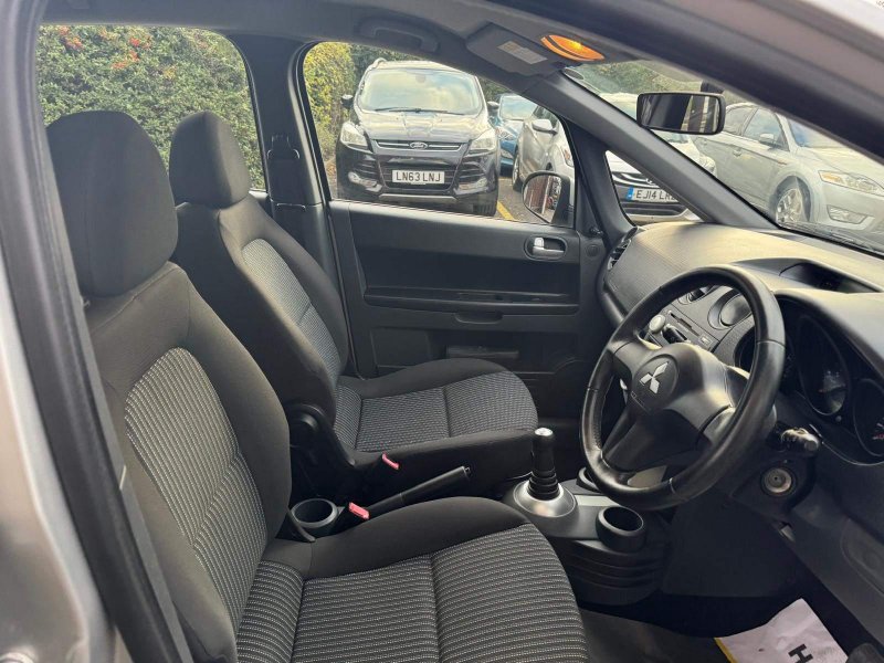 MITSUBISHI COLT
