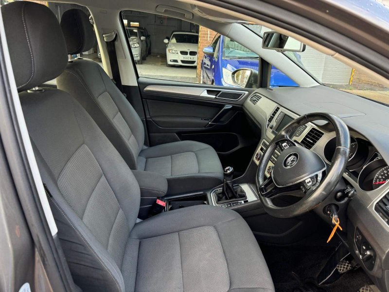 VOLKSWAGEN GOLF SV