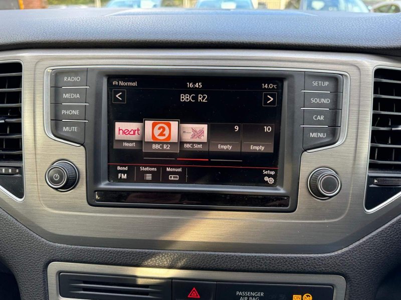 VOLKSWAGEN GOLF SV