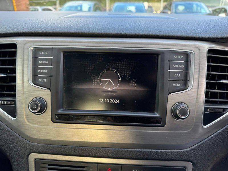 VOLKSWAGEN GOLF SV