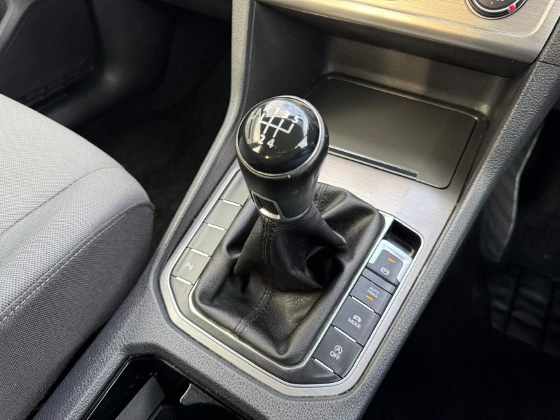 VOLKSWAGEN GOLF SV