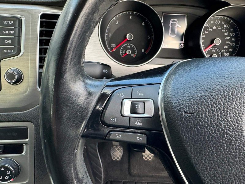 VOLKSWAGEN GOLF SV