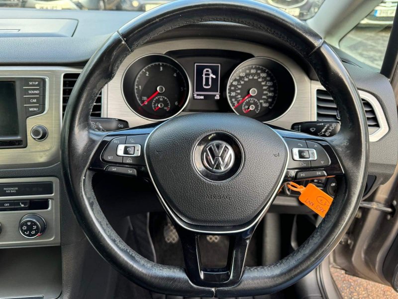 VOLKSWAGEN GOLF SV