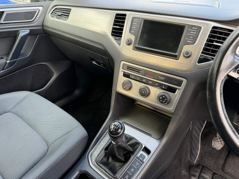 VOLKSWAGEN GOLF SV