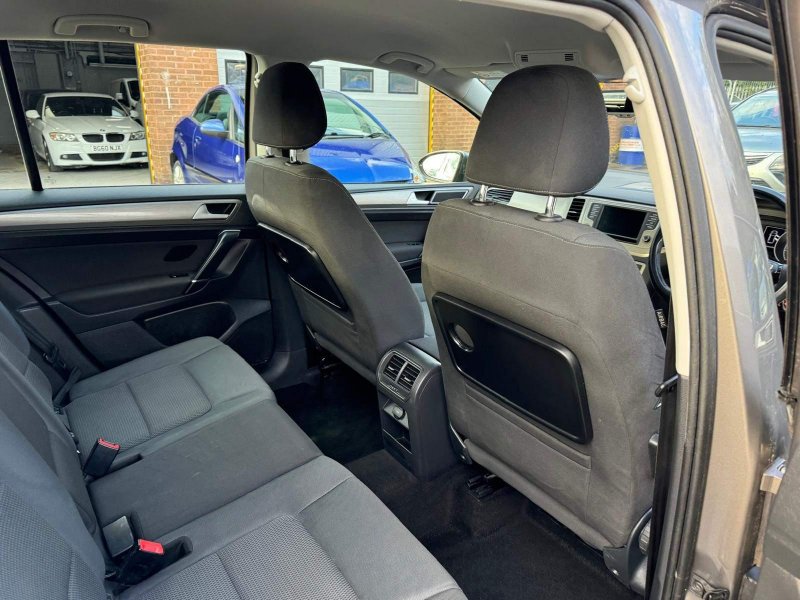 VOLKSWAGEN GOLF SV