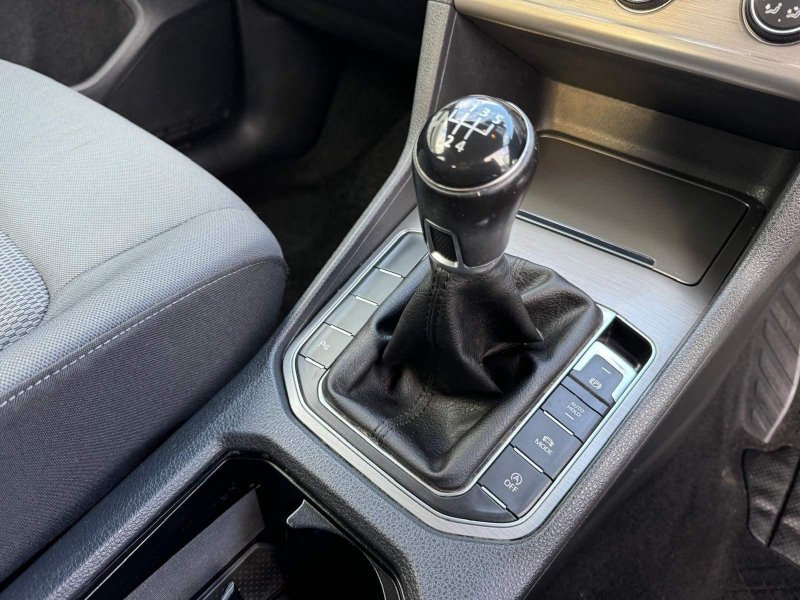 VOLKSWAGEN GOLF SV