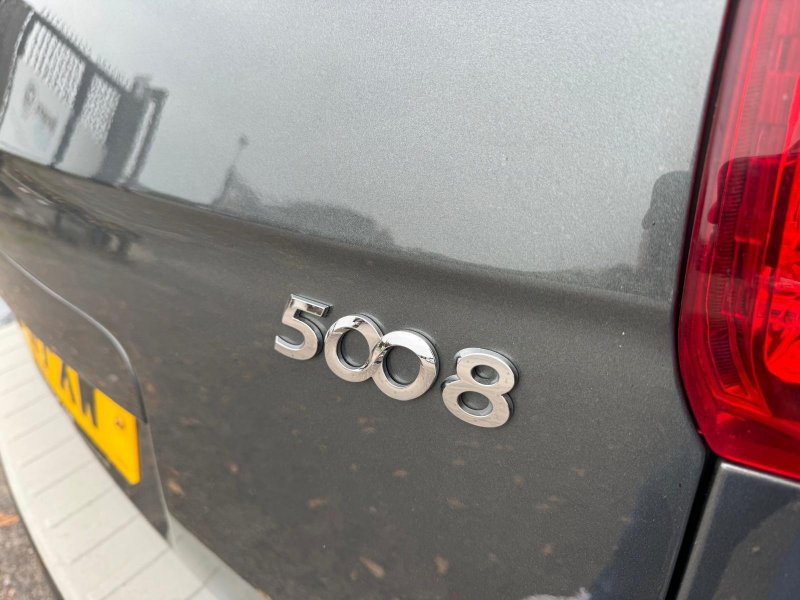 PEUGEOT 5008