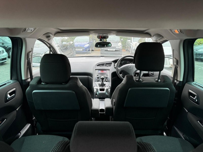 PEUGEOT 5008