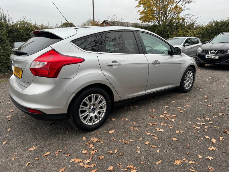 FORD FOCUS