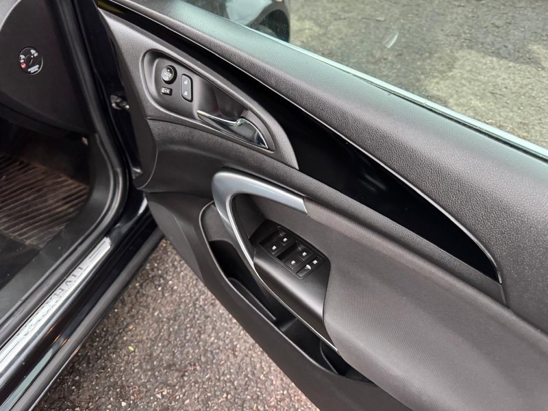 VAUXHALL INSIGNIA