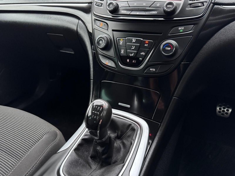 VAUXHALL INSIGNIA