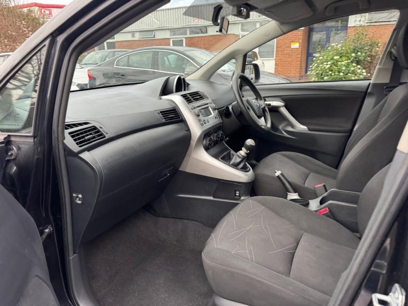 TOYOTA VERSO