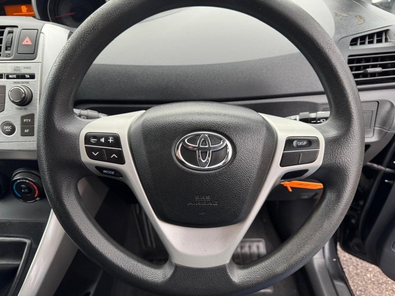 TOYOTA VERSO