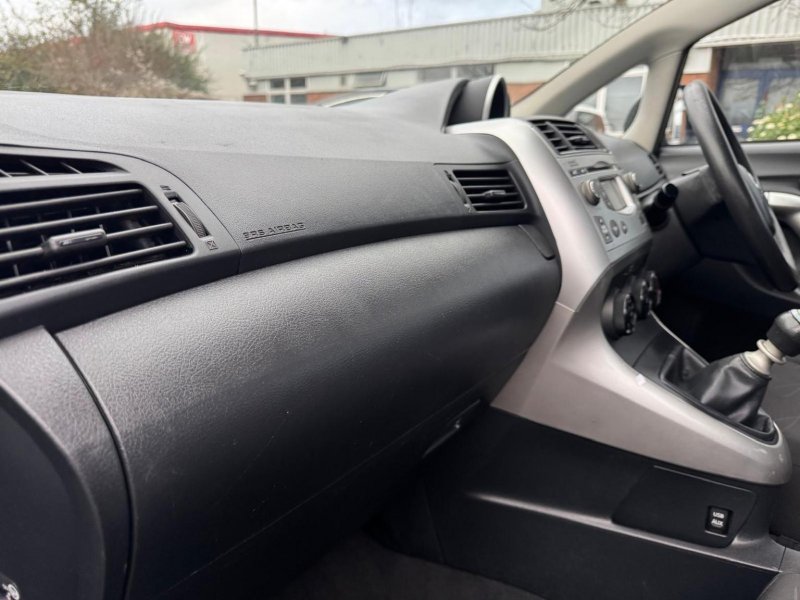 TOYOTA VERSO