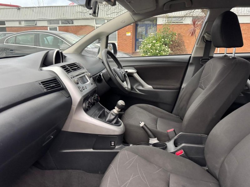TOYOTA VERSO