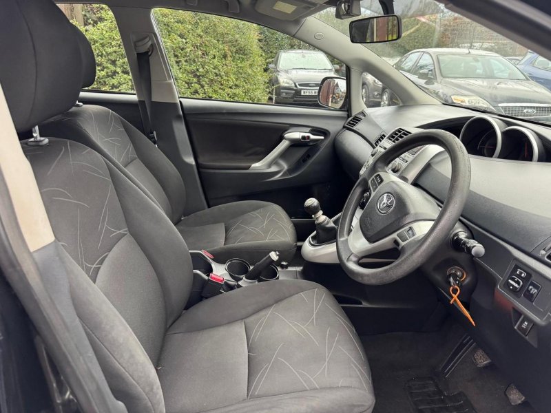 TOYOTA VERSO