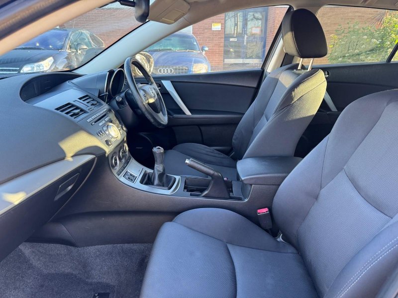 MAZDA MAZDA3