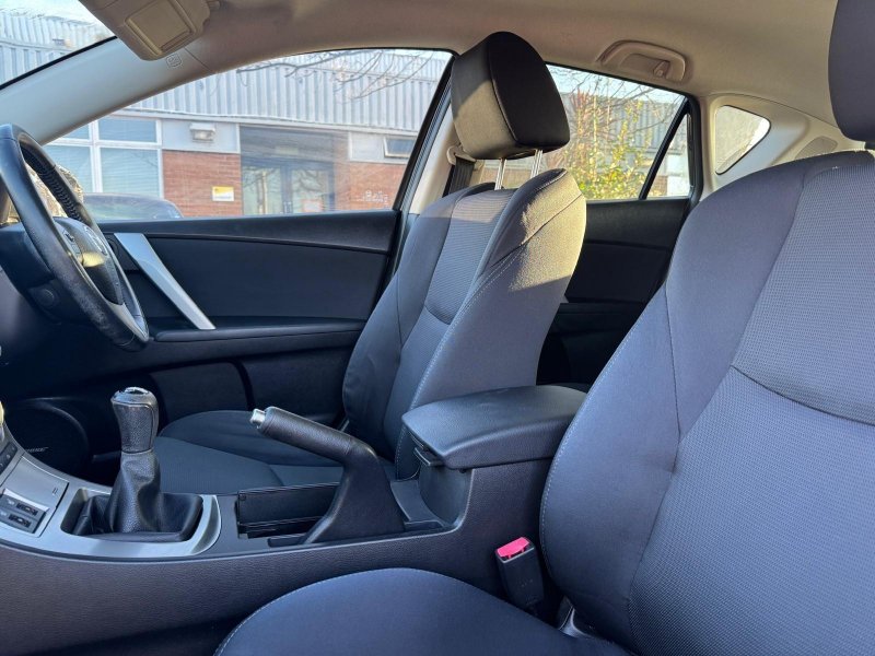 MAZDA MAZDA3
