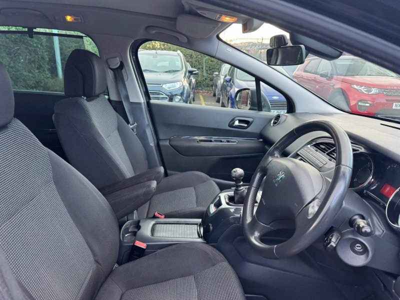 PEUGEOT 5008