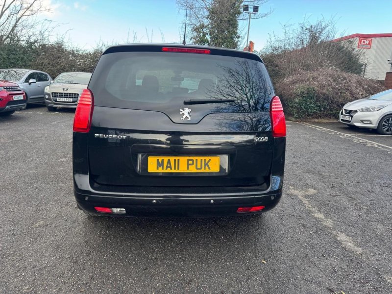 PEUGEOT 5008