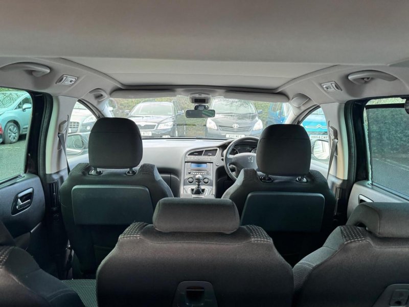 PEUGEOT 5008